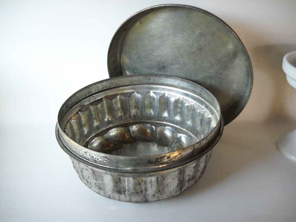 Vintage Mold Lidded Pan Jello Mold Pudding Mold Rustic Kitchen Cooking Country Decor