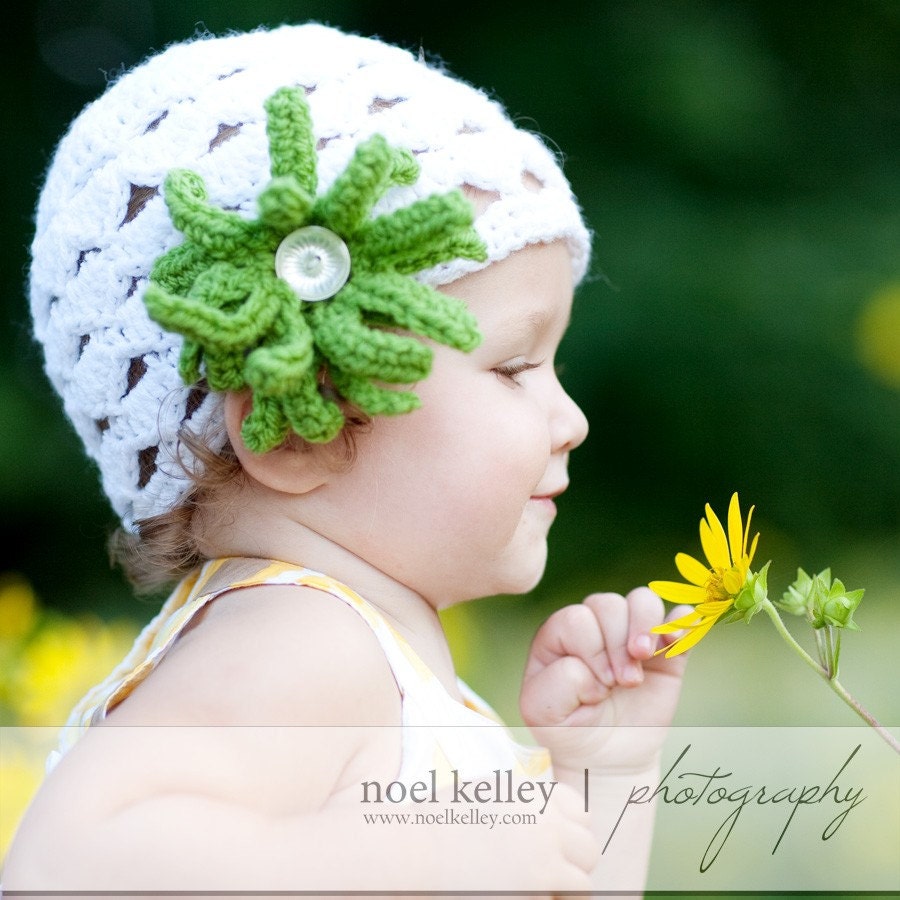 Scalloped BOUQUET BEANIE Boutique White Beanie Skull Hat Crochet with 6 Interchangable DAISY flowers-Upick Size-Great Photo Prop