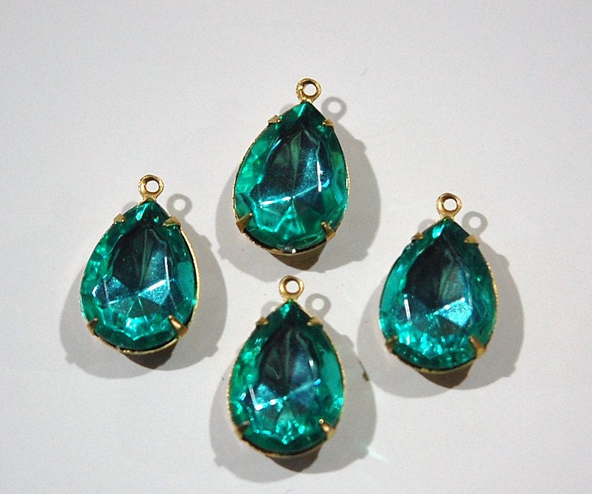 Vintage Faceted Acrylic Aqua Teardrops in Brass Setting 18x13mm par004M