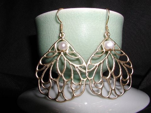 Honeycomb Gold with Pearl Dangle Earrings