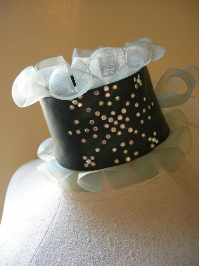 Crystal snowflake and leather collar