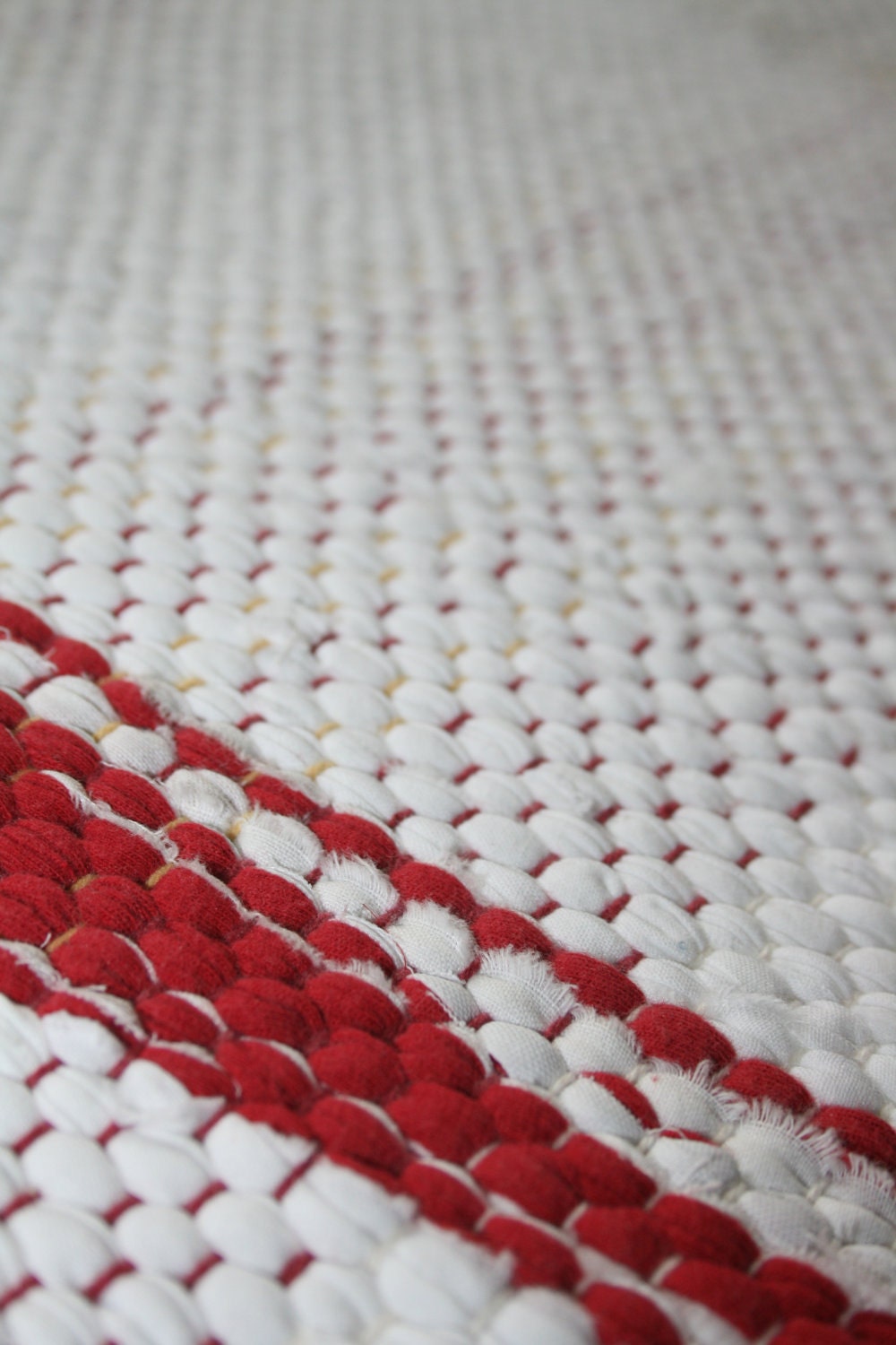 SIMPLE STRIPE 3 -- Hand-woven bath mat rug -- white with red stripes