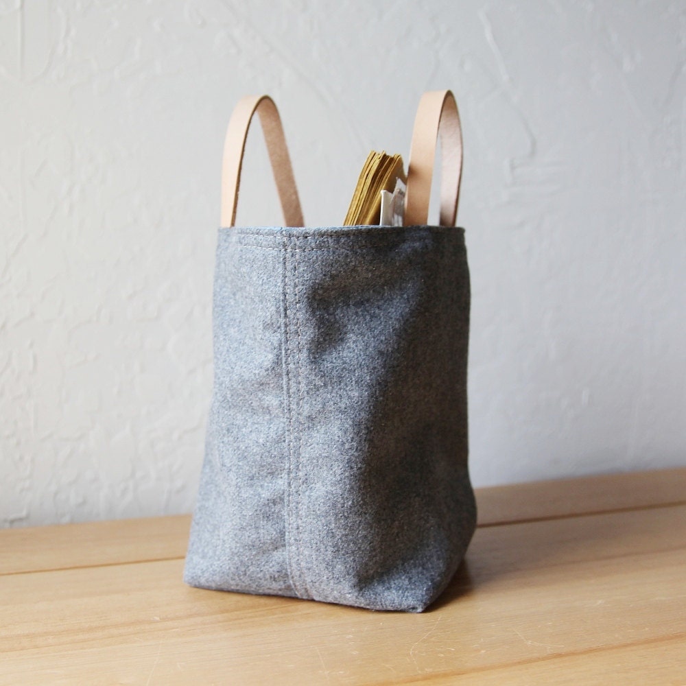 Small Stash Tote in Vintage Gray Wool // Organic Cotton Lining // Leather Handles // Home Decor // Organizer