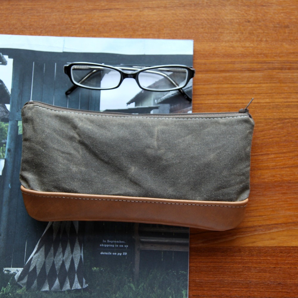 Utility Pouch in Waxed Canvas and Leather // Zipper Case // Hemp Lining