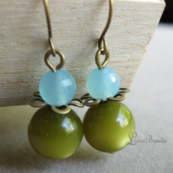Sea Cruise - Chalcedony and Vintage Moonglow lucite