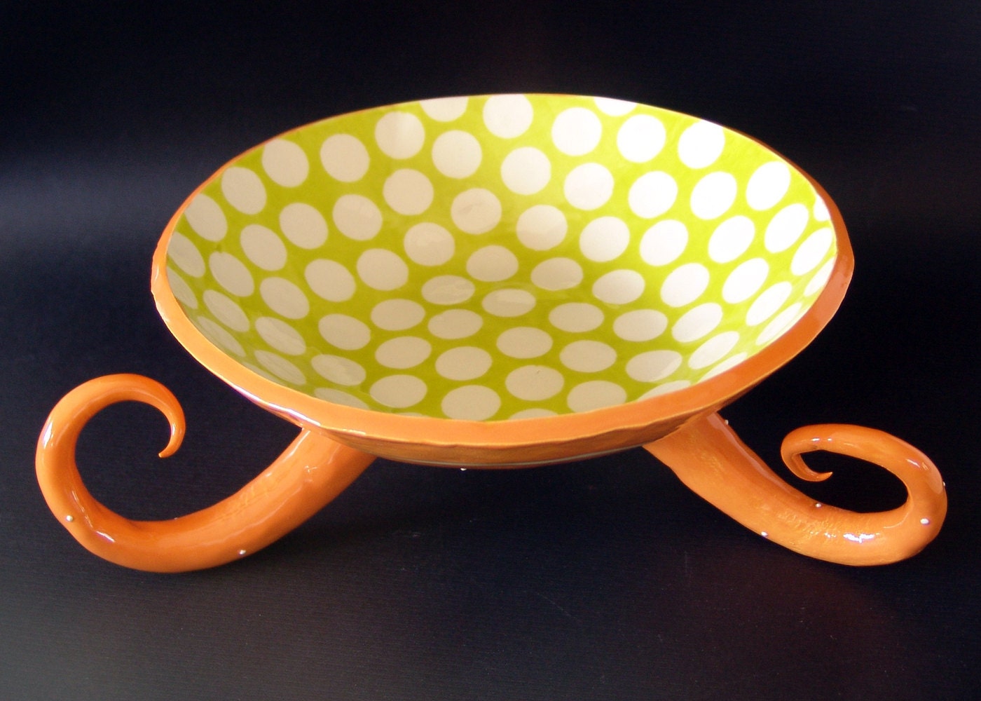serving bowl with bright polka-dots & curly feet