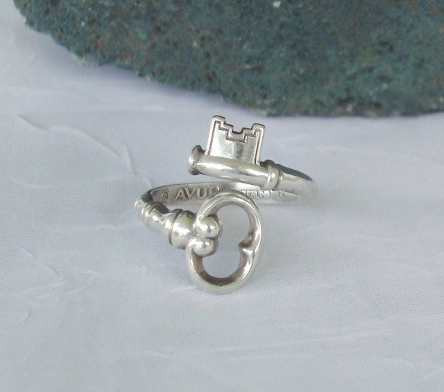 SALE Vintage Sterling Silver Skeleton Key Bypass Spoon Ring dmfsparkles