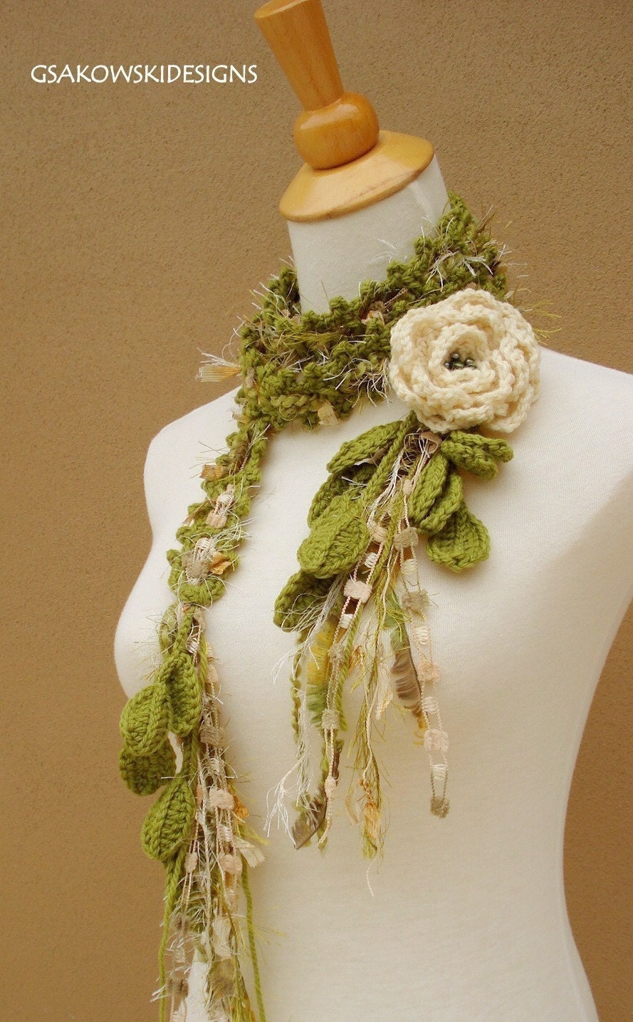 Queen Ann Rose Lariat-Ivory