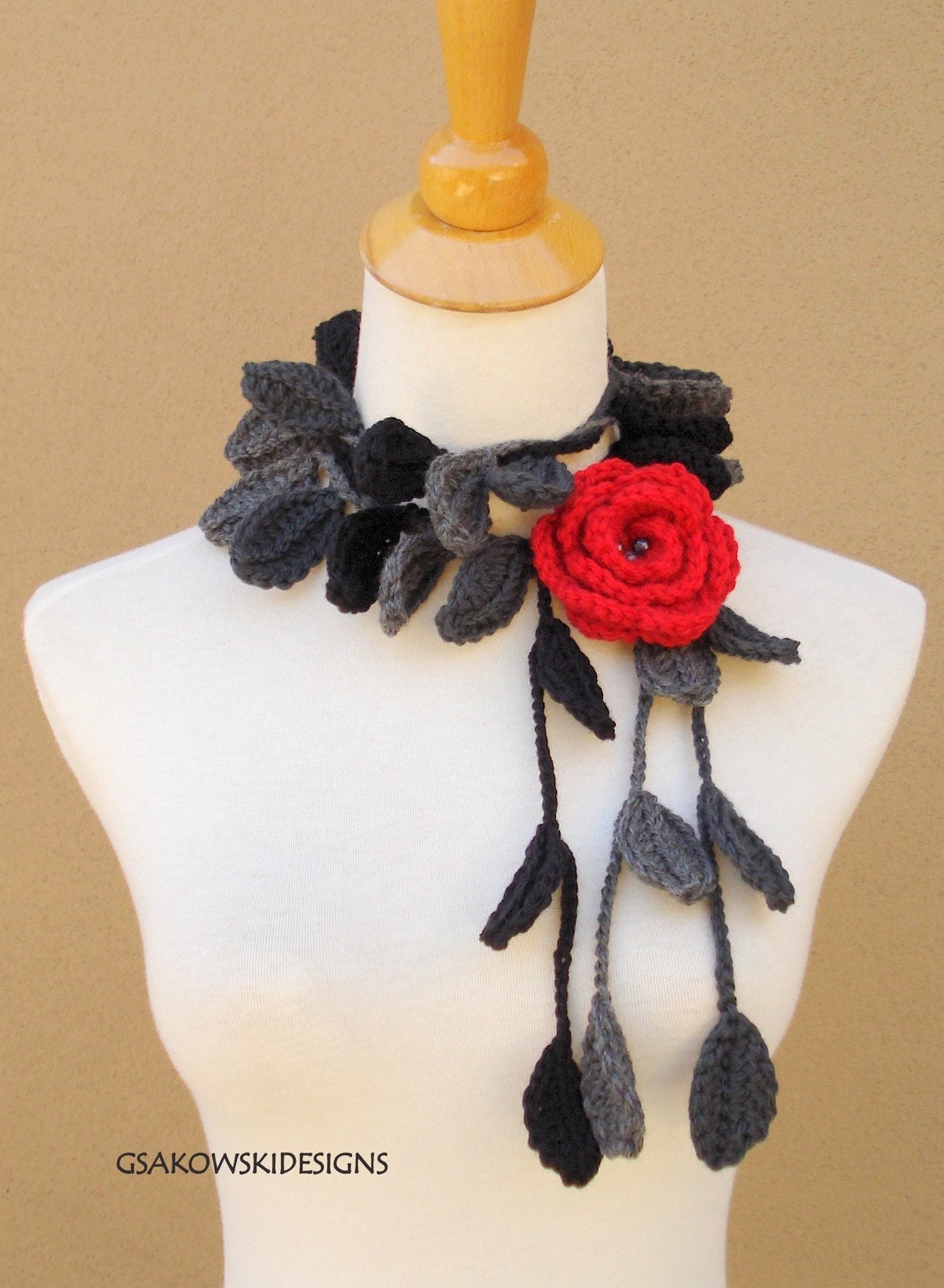Queen Elizabeth Rose Lariat-Scarflette-Scarlet