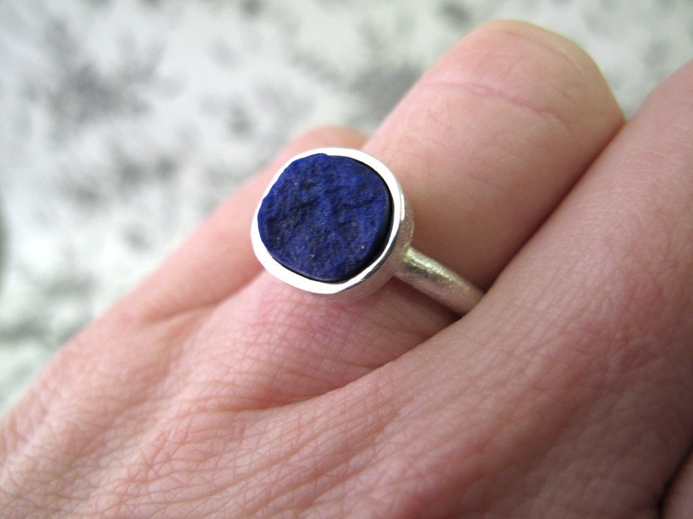 Gretel ring with lapislazuli