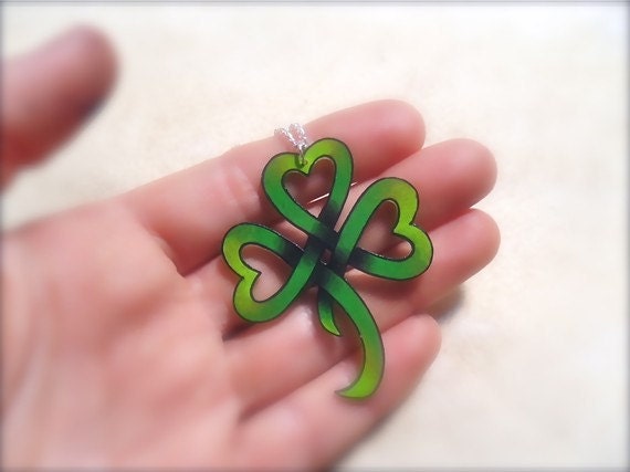 heart shaped lucky clover shamrock necklace new school tattoo style