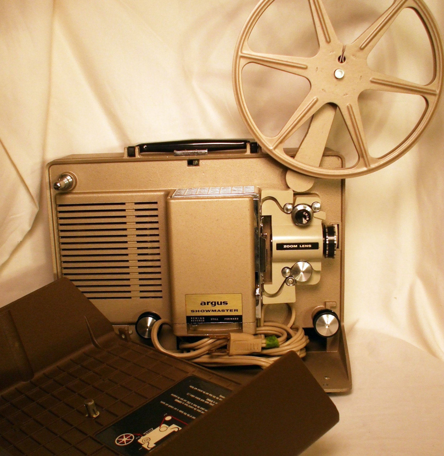 Vintage Argus Showmaster 500 Av 8mm Movie By Lovarevolutionary