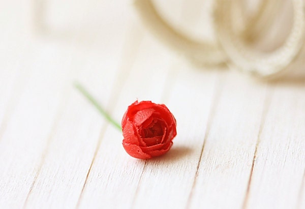 Dollhouse Miniature Flowers - Elegant Red Rose Single Stalk 1/12 Dollhouse Scale