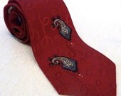 unworn Red Rockabilly Tie - Paisley Jacquard Print - Mens Vintage 1950s 50s Necktie unused nwot nos dos 3.25" x 51"