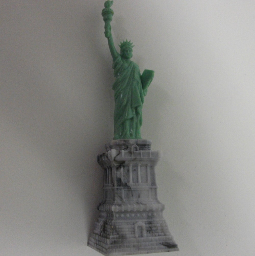 Kitschy Vintage Statue of Liberty