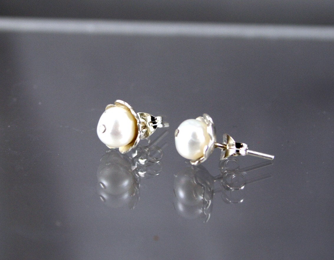 Handmade Handforged The Seeds Of Hope Fresh Water Pearl Silver Earrings Flower buds Studs Mirror Finish