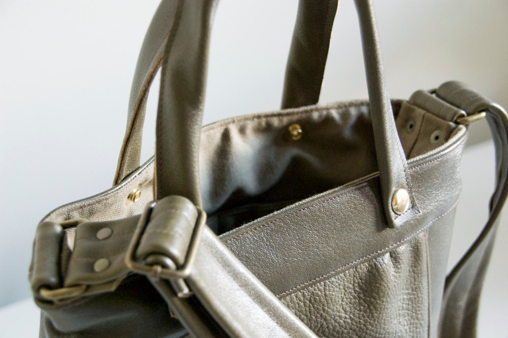 Packet in Olive Green Multitone Leather - Last One - Ready to Ship - ON SALE