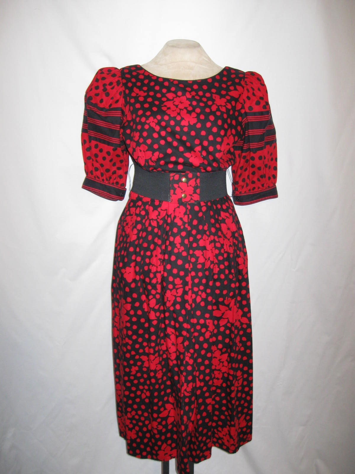 Vintage 80s Puff Sleeve Red and Black Print Cinch Belt Waist Cotton Dress