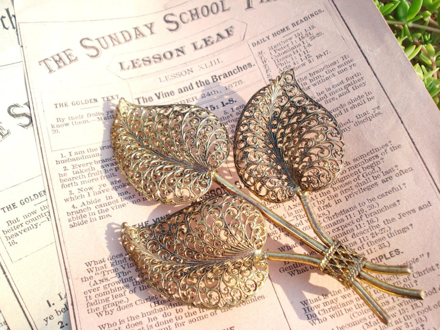 Antique Large Three Leaf Pin Gold Tone Filigree