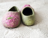 Women house shoes, felted slippers linen flower SYRINGA, eco friendly clothing
