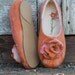 Felted slippers Orange and 2 roses brooch set. 7 US, 37 EU
