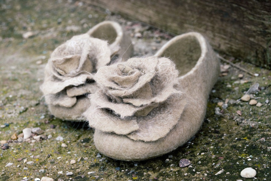 Women wool slippers whit 2 flowers ROSES - Women house shoes- Mothers day gift