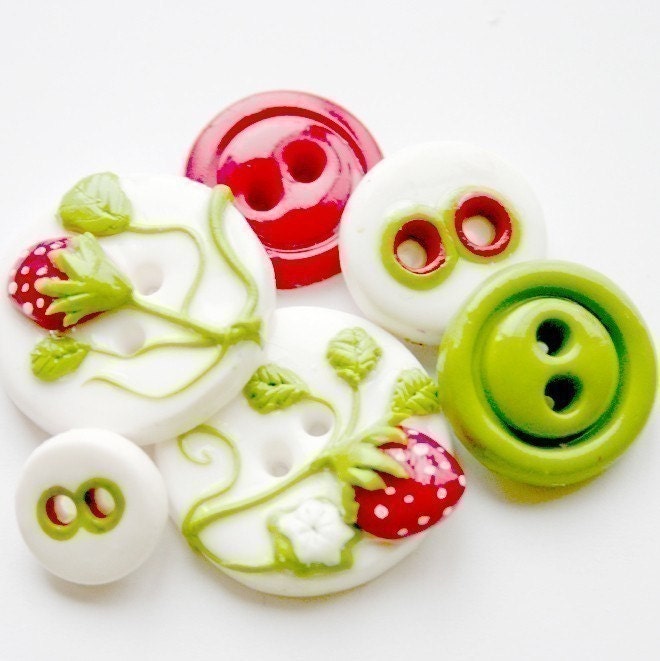 Strawberry Fields (handmade buttons set of 6)