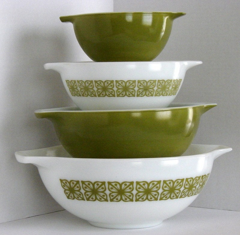 Vintage Pyrex Verde Square Flowers Cinderella Bowl Set