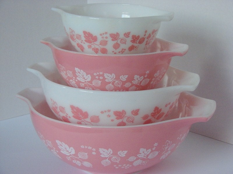 Vintage Pyrex Gooseberry Pink Cinderella Bowl Set