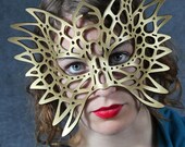 Totem leather mask in gold