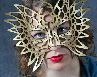 Totem leather mask in gold