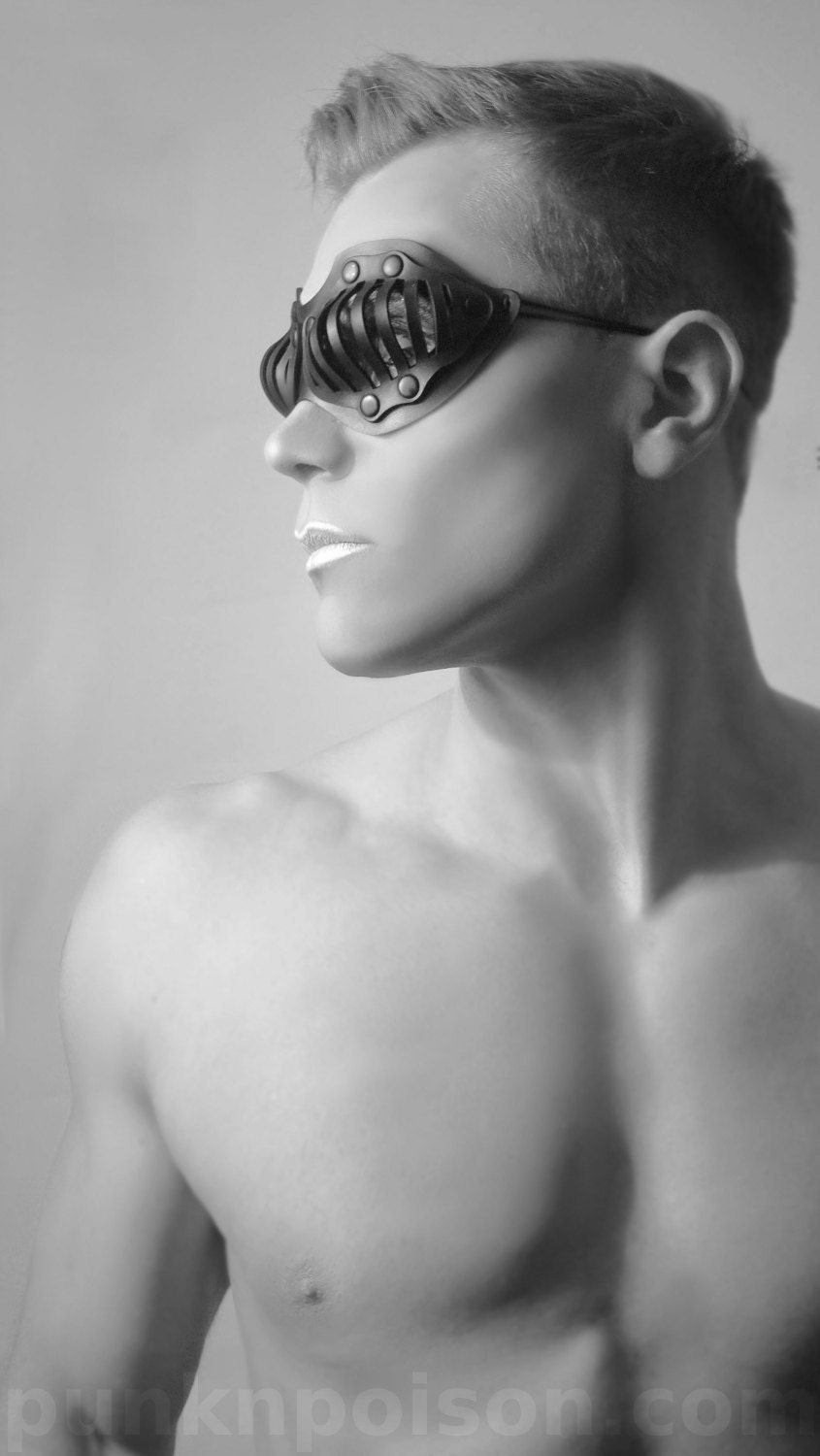 Eyecage Leather Mask in Black