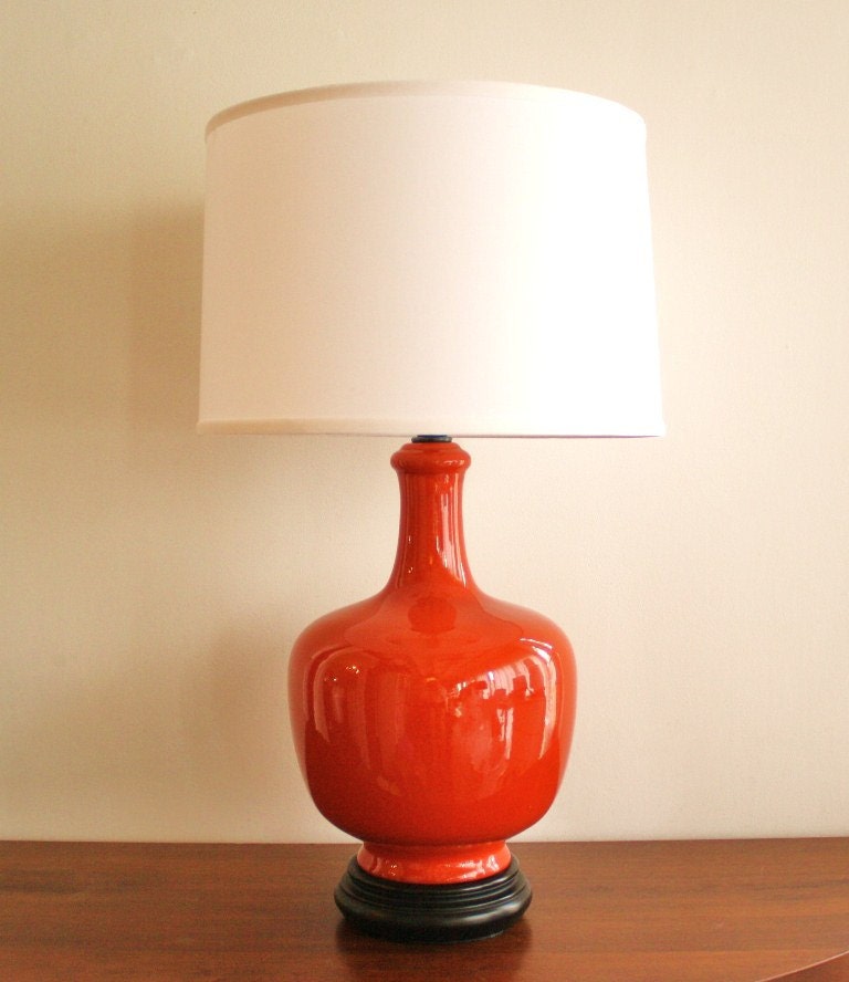Vintage tomato red ceramic table lamp