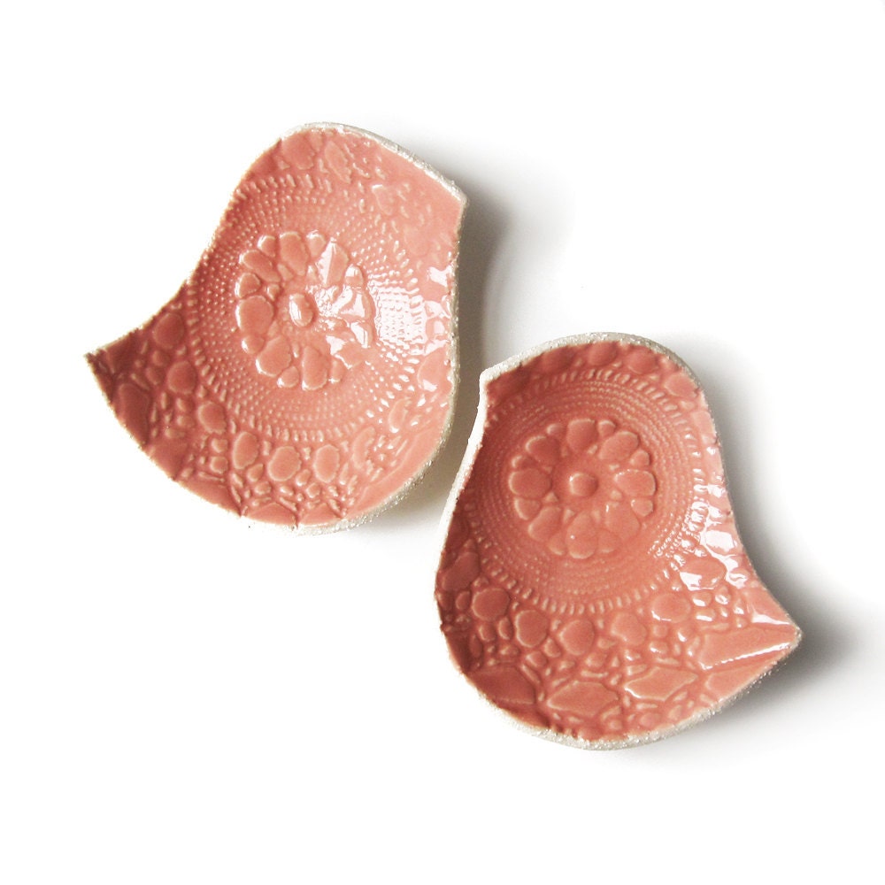Ceramic bowls Birds of a feather bowl duo Coral pink pottery Vintage lace texture Home decor Ring bearer pillow Ring dish Mothers day gift