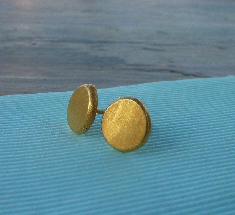 Gold studs earrings. Eco friendly studs earrings Organic golden stud earrings