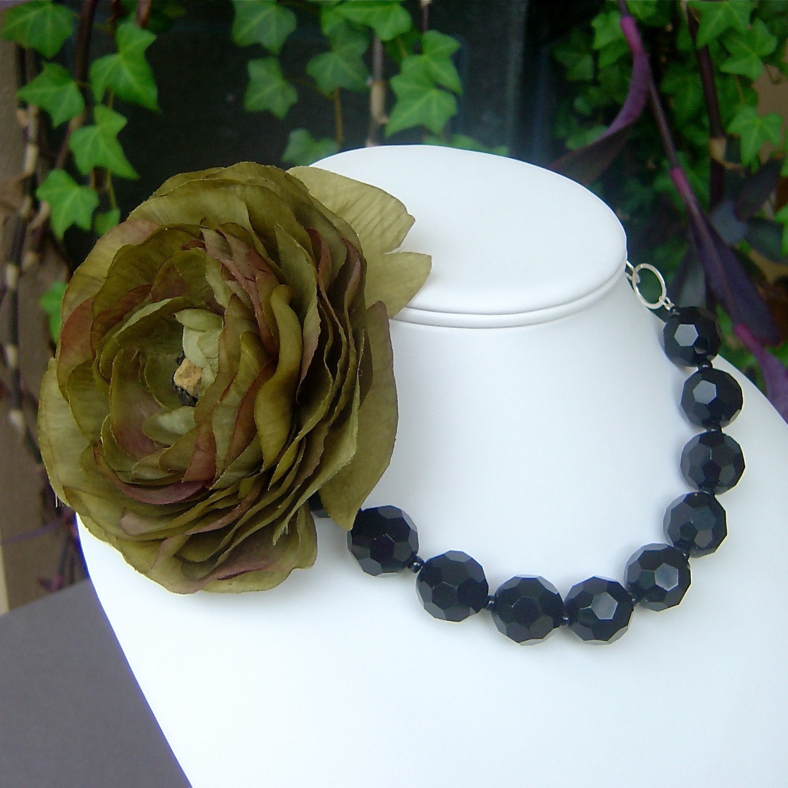 Opera Rose In Olive Silver Necklace