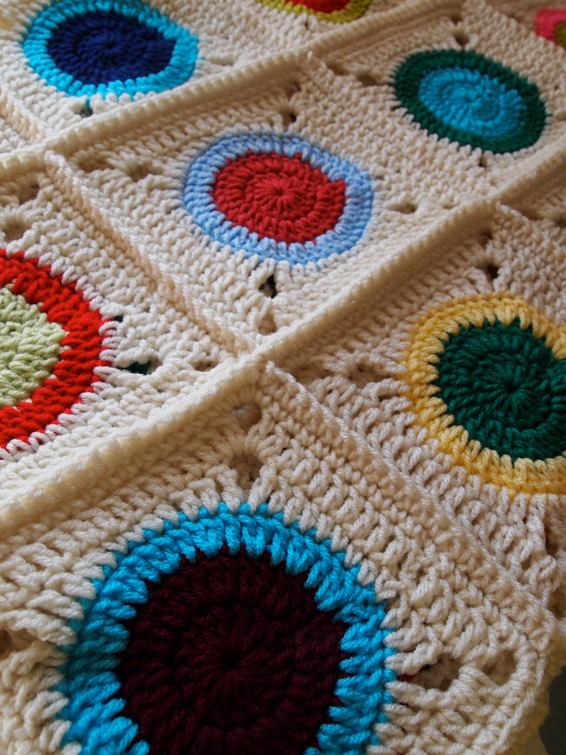 Crochet blanket with circle granny square in cream by mostlyjonah