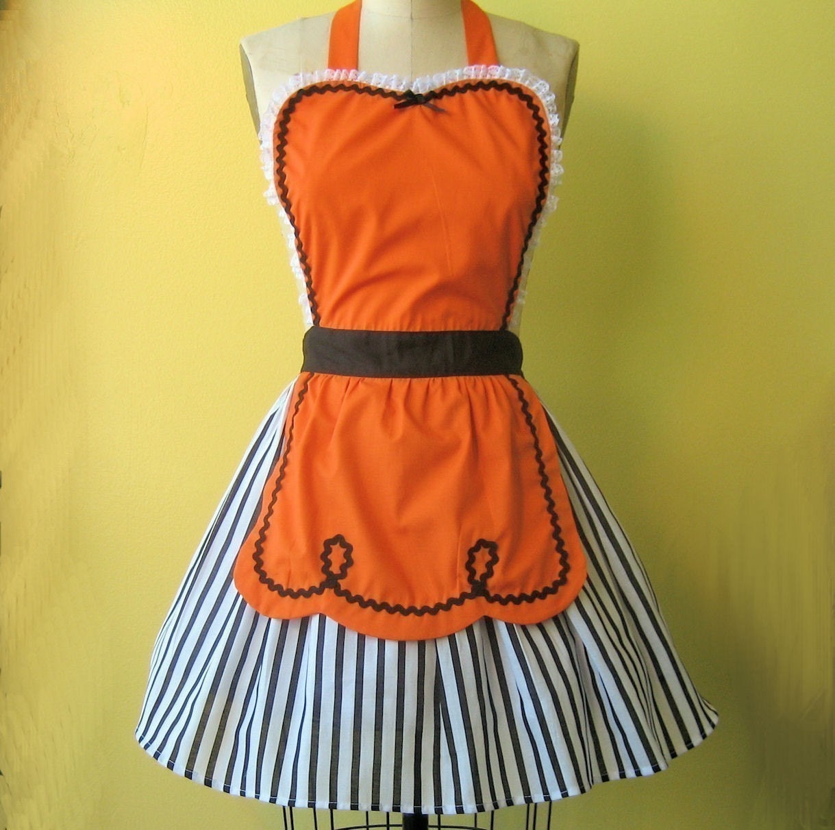 retro apron Halloween apron ORANGE BLACK full apron 50s Diner WAITRESS ... sexy hostess gift vintage inspired flirty Thanksgiving Harvest