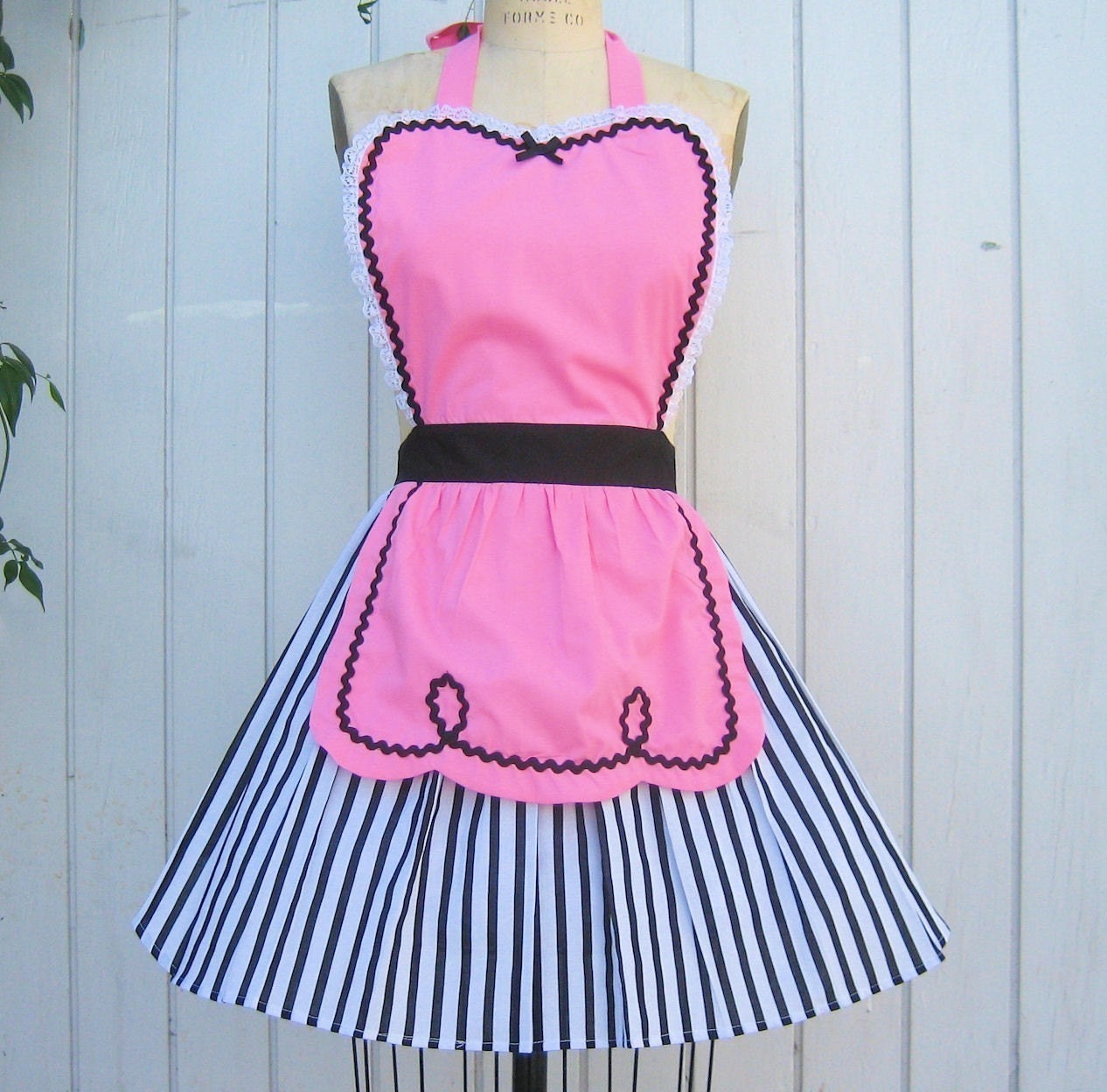 retro apron pink apron 50s DINER WAITRESS ......  ice cream parlor hostess bridal shower gift vintage inspired womens flirty full