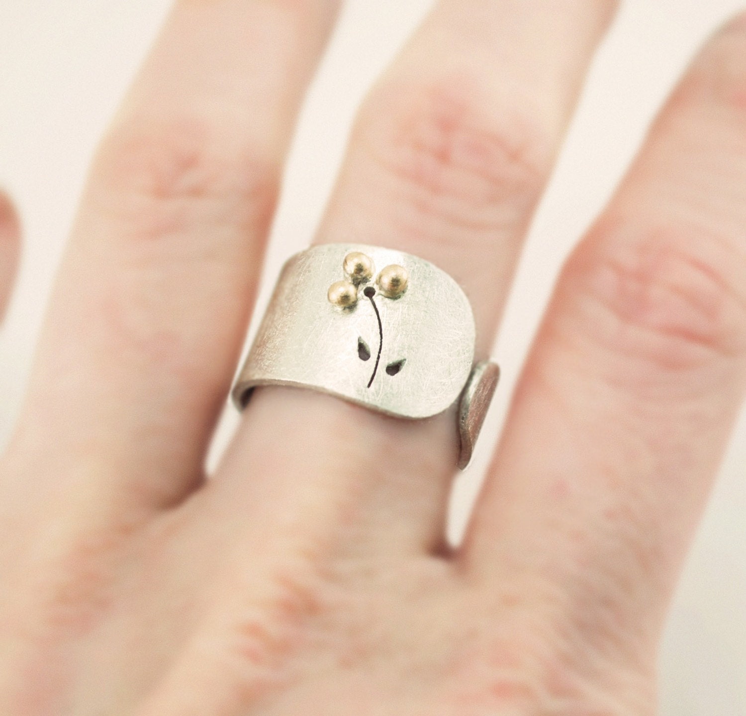 Texturized Sterling Silver Ring. 18kt Gold. White. THE THREE PETALS Ring. Handmade by Maria Goti Joyas.