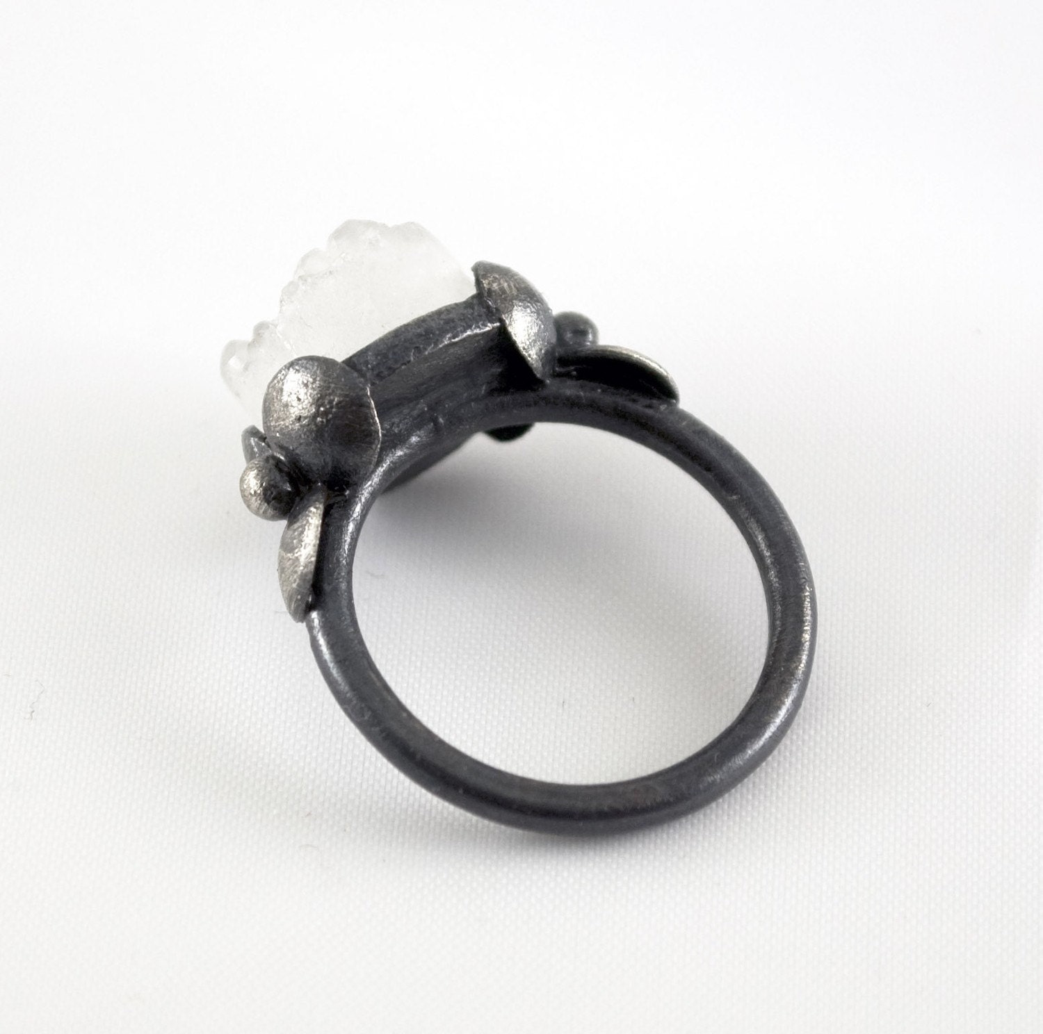 Oxidized Sterling Silver Ring. White Druzy Quartz. Black. Metal Naïf Druzy 3 Ring. Handmade by Maria Goti Joyas.