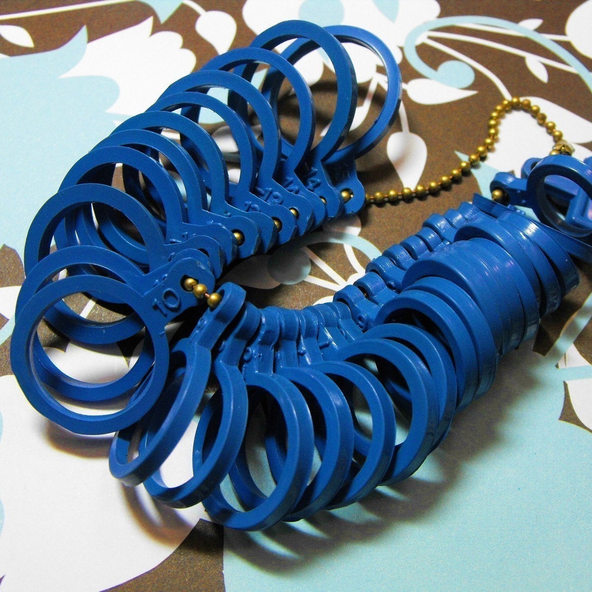 One New Plastic Multiple Ring Sizer in US Standard Sizes Great for Jewelry Salesman