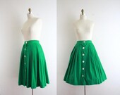 Vintage Kelly Green Full Skirt . 50s Pleated Skirt . Solid Green . XS