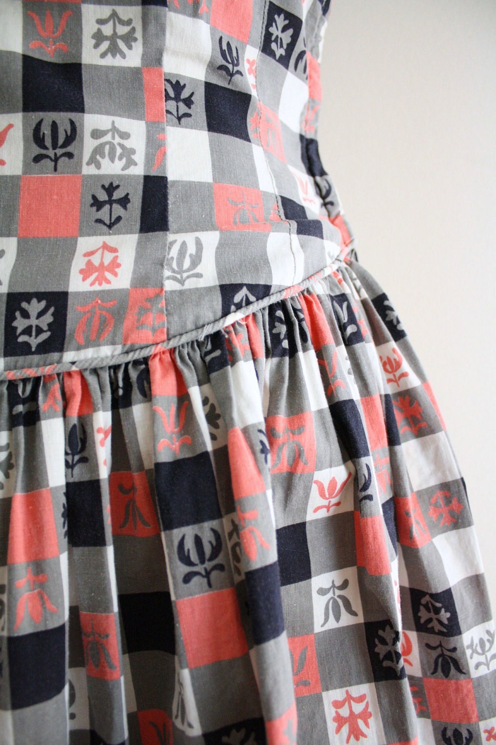 Vintage Folk Print Dress . Day Dress . Picnic Gingham . 1950s . Small
