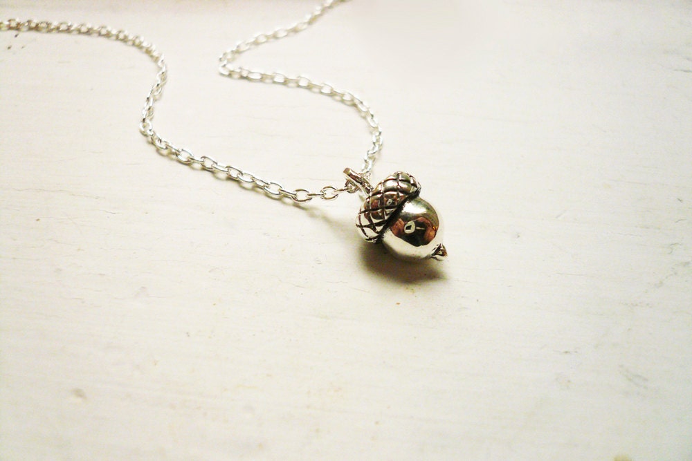 Tiny Silver Acorn Necklace in Sterling Silver, Simple Dainty Everyday Jewelry, Pendant Necklace