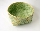Basket woven paper Danish green golden