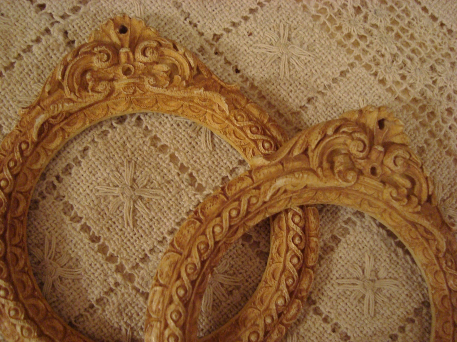 Vintage Shabby Ornate Carved Pr Frames/Tie Backs Cottage