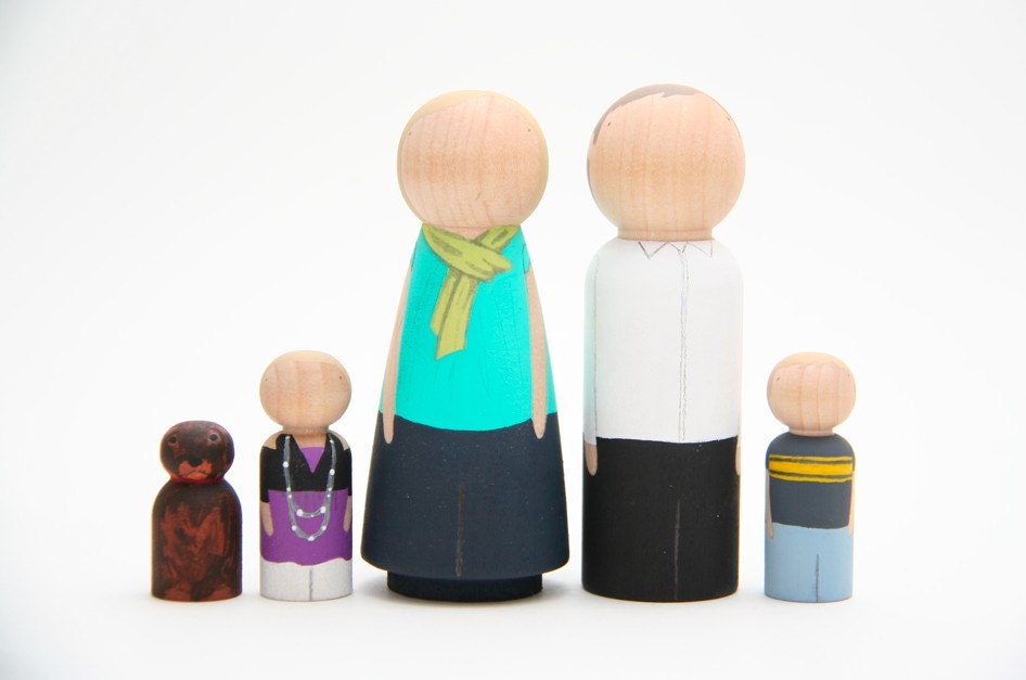 Personalized Custom Family of 5 // Mothers Day Gift Ideas  // Family Portrait Painted Peg Dolls // Wooden Toys