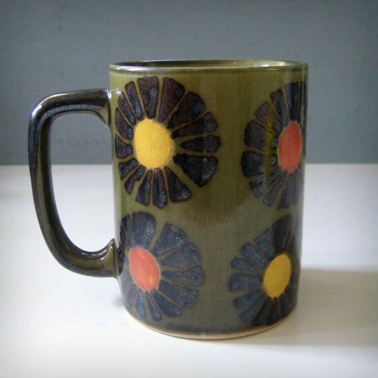 Vintage 1970s stoneware mug with starburst pattern.