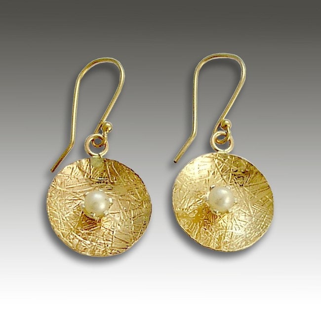 Life will find a way - 14k gold filled circle earrings with fresh water pearls